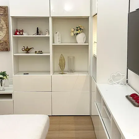 Apartment Charm & Style - Large -