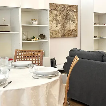 Apartment Charm & Style - Large - *