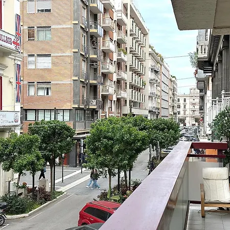 Charm & Style - Large - Apartment