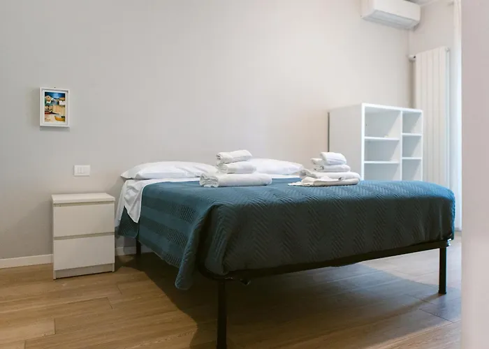 Apartment Charm & Style - Large - *