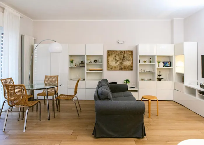 Apartment Charm & Style - Large -